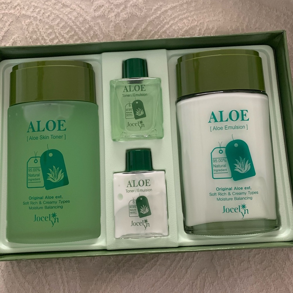 Set of aloe great for your skin NWT